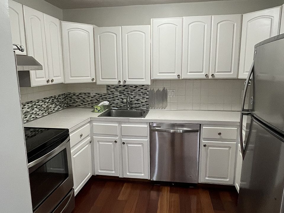 1st image of 385 Langley Rd #3