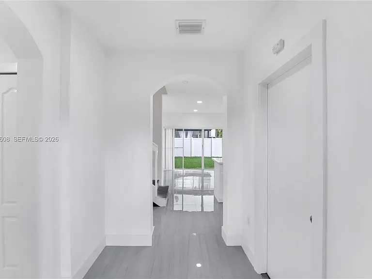 2802 SW 128th Way — Photo 5