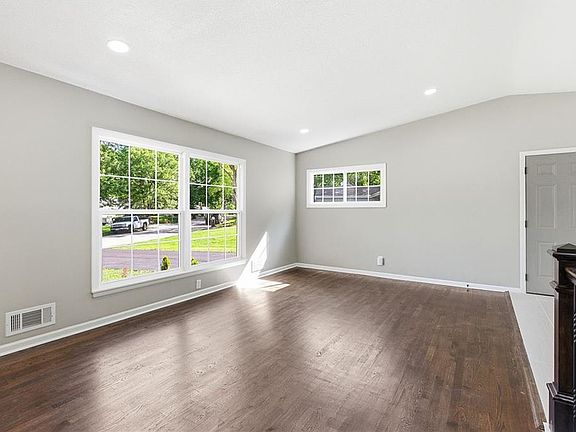 4th image of 9939 Campbell St