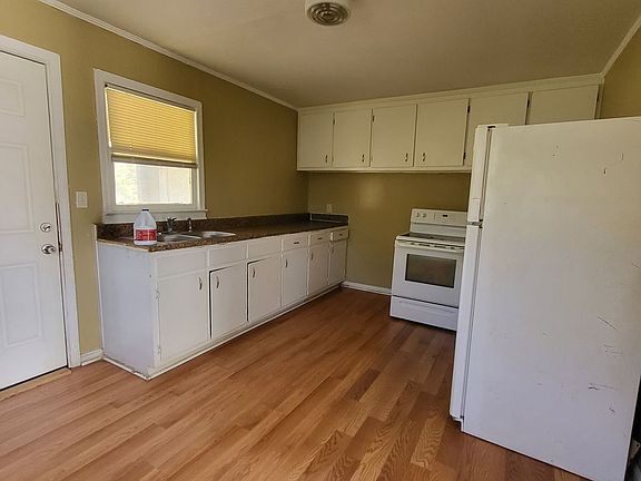 3rd image of 204 Celia St