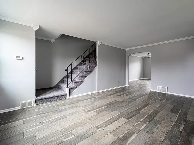 1019 Taylor Dr — Photo 5