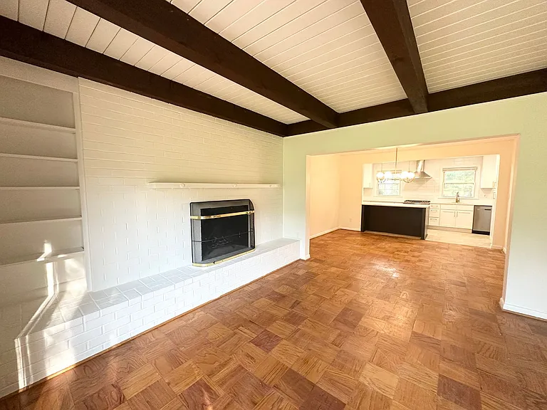Melrose Apartments — Photo 38