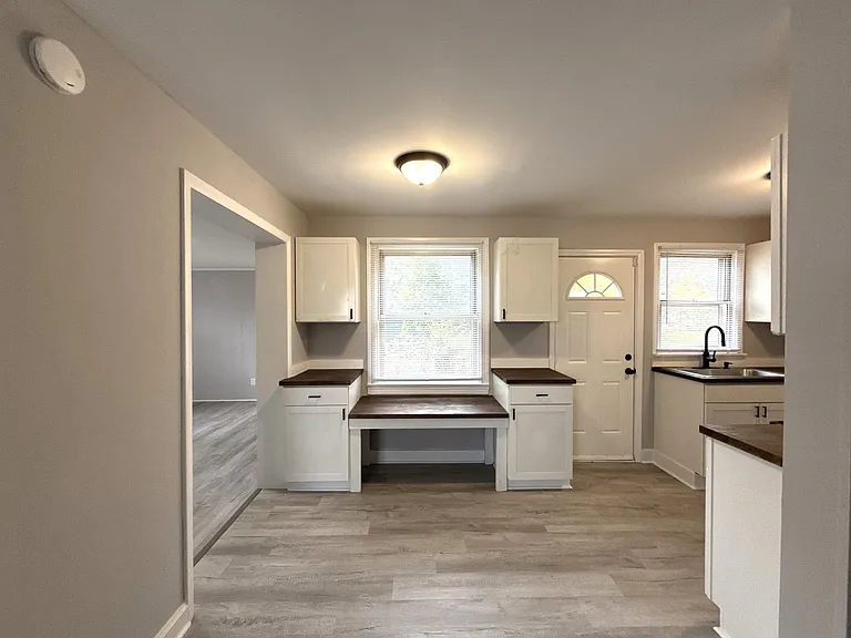 1142 Mona Dr — Photo 8