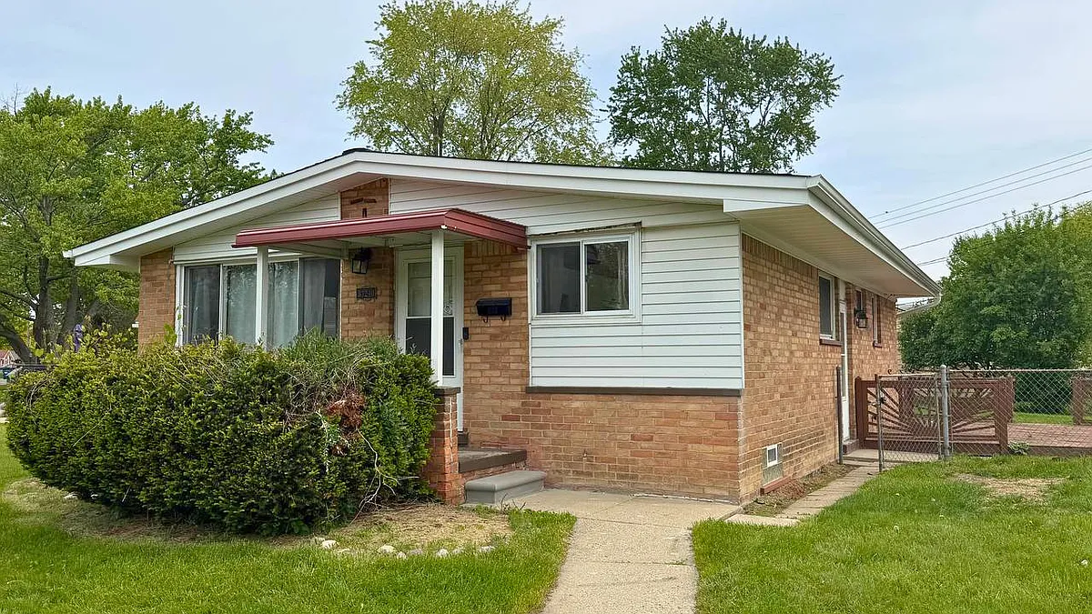 Building Photo - 33240 Parkwood St