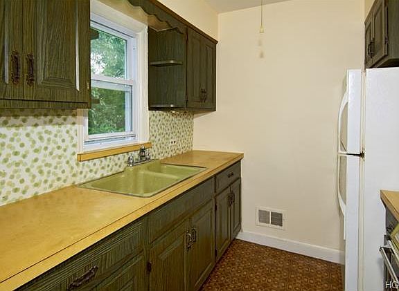 4th image of 15 Smallwood Pl