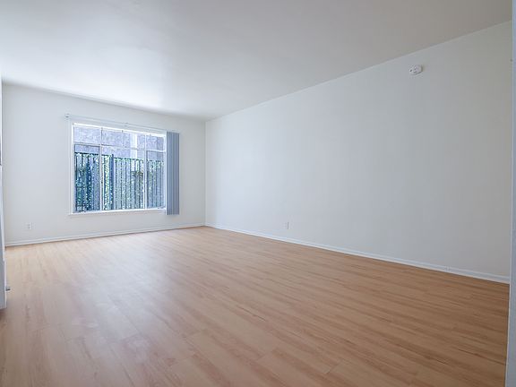 5th image of 729 Gayley Ave #205