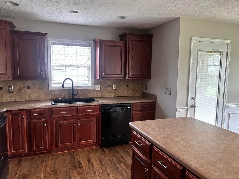 3353 Fair Oaks Cir — Photo 9