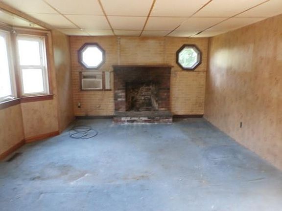 4th image of 49 Pine St