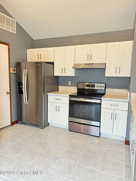 4th image of 5 Greystone Drive