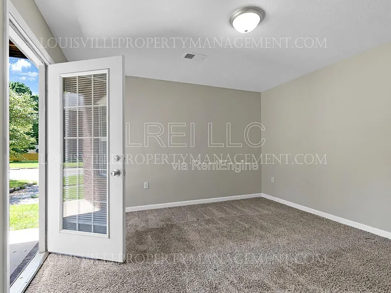 304 Keeneland Dr #1A — Photo 8