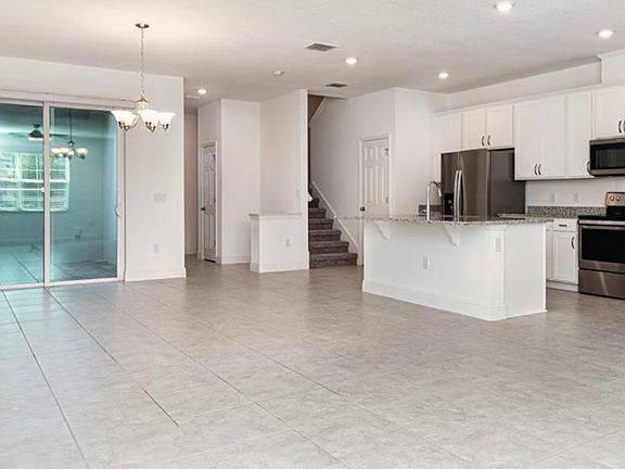 4th image of 9768 Emerald Berry Dr