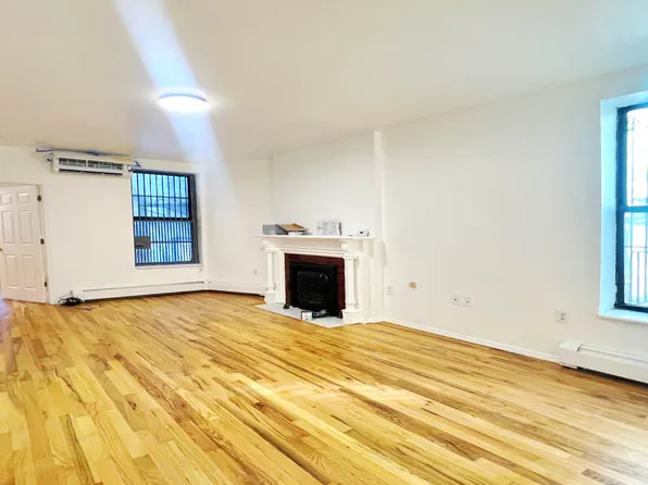 421 Park Place image 7 of 16