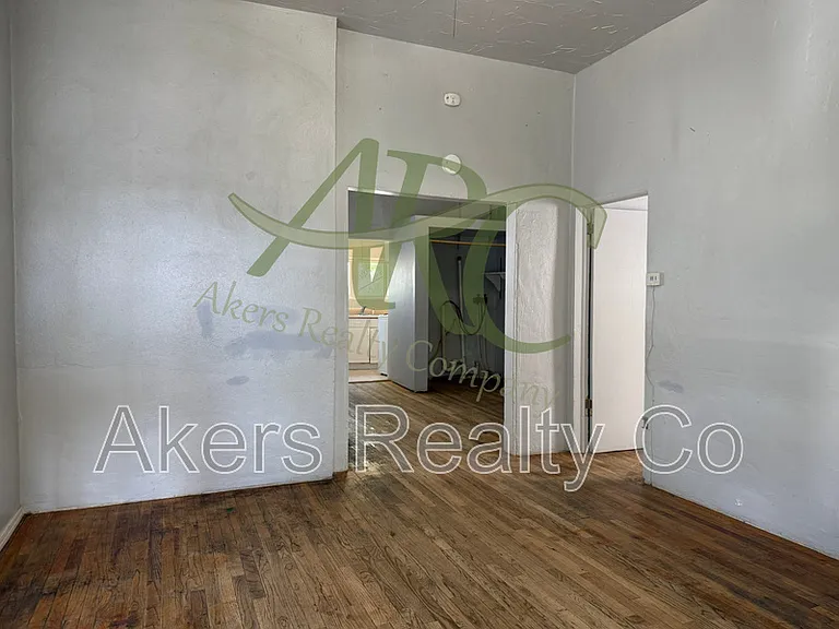 523 E Adams Ave — Photo 11