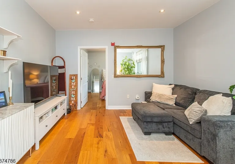 276 Chestnut St #1G — Photo 4