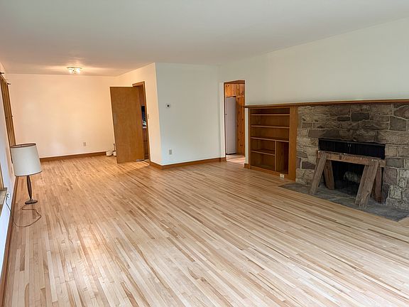 4th image of 403 E Mitchell Ave