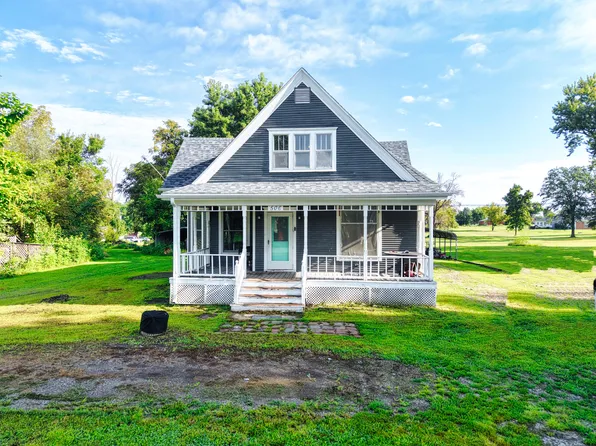 506 Grand Ave, Higbee, MO 65257