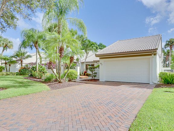 3rd image of 62 Essex Dr