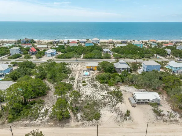 1040 W Pine Ave, Eastpoint, FL 32328