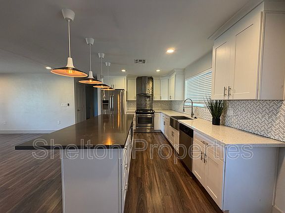 5th image of 3129 E Turney Ave