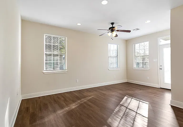 2408 Oak Pl — Photo 3