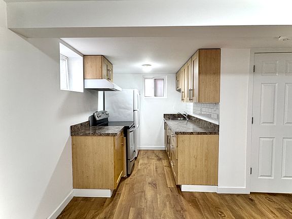 5th image of 135 Chisholm Ave #5