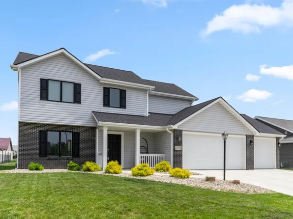1402 Hideaway Dr, Auburn, IN 46706