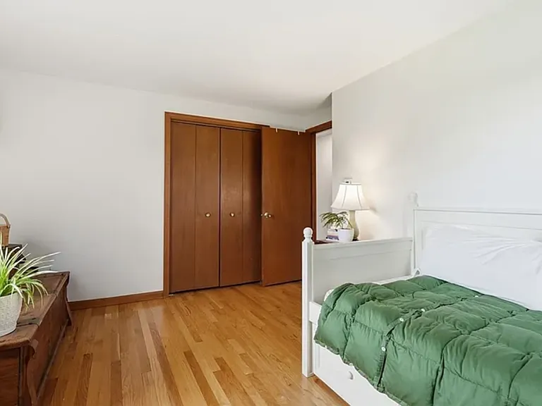73 N Maple St — Photo 12