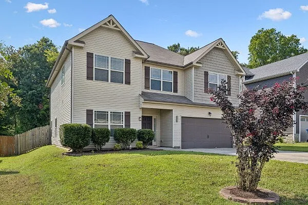 4 bed, 2.5 bath, 2507 sqft, $2,095 — Photo 2