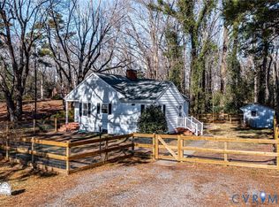 15 Clark Ln, Kilmarnock, VA 22482