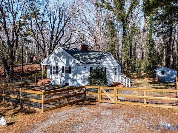 15 Clark Ln, Kilmarnock, VA 22482