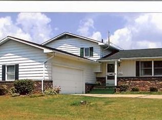 13589 Robinhood Dr, Garfield Heights, OH 44125