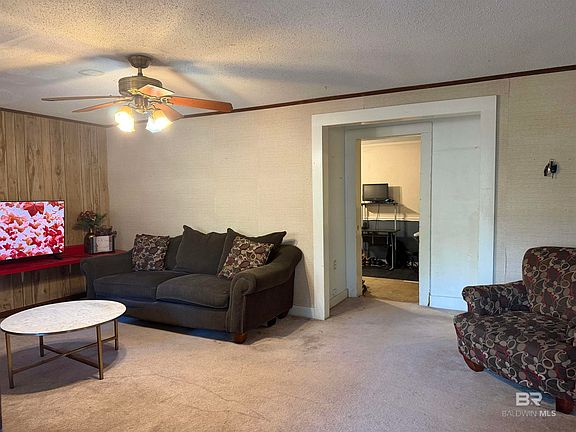 3rd image of 1401 Forest Ridge Rd E