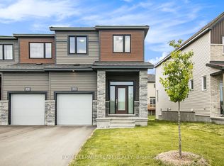 531 Winterset Rd, Ottawa, ON K2T 0P4