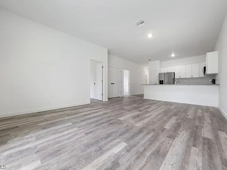 1025 Meadow Rd — Photo 13