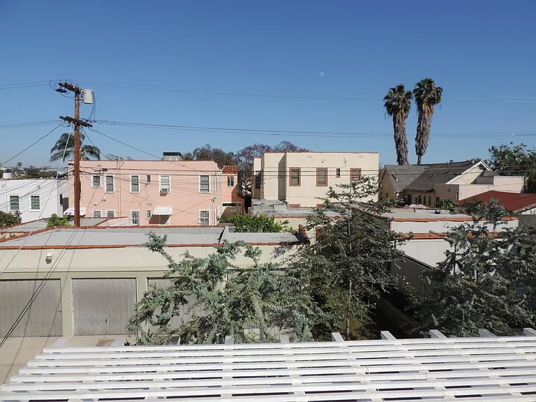 1108 S Redondo Blvd #UPPER — Photo 6