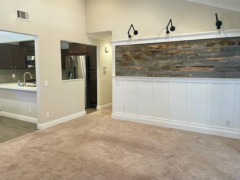 202 Compton Cir #D — Photo 2