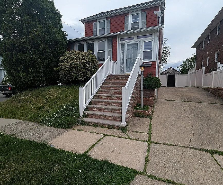 1st image of 447 Ainsworth St