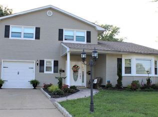 9 Sioux St, Old Bridge, NJ 08857