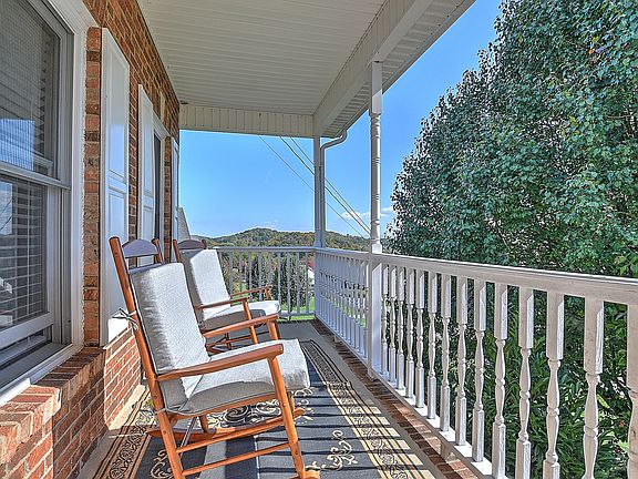 3rd image of 137 Dove Dr