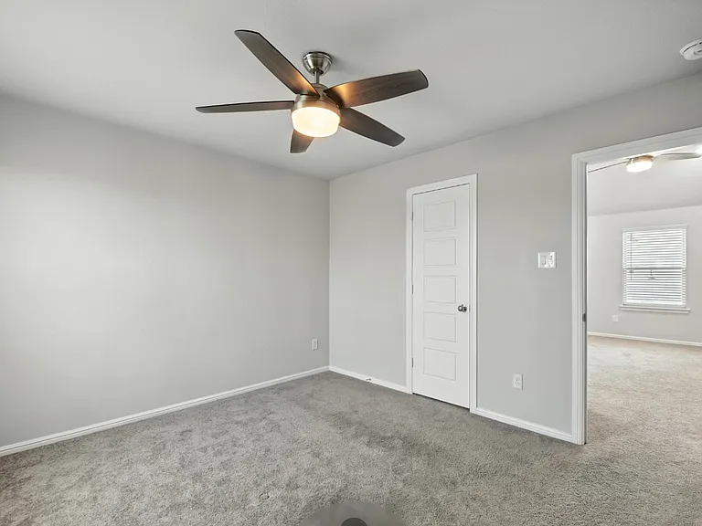 913 Cobalt Dr — Photo 35
