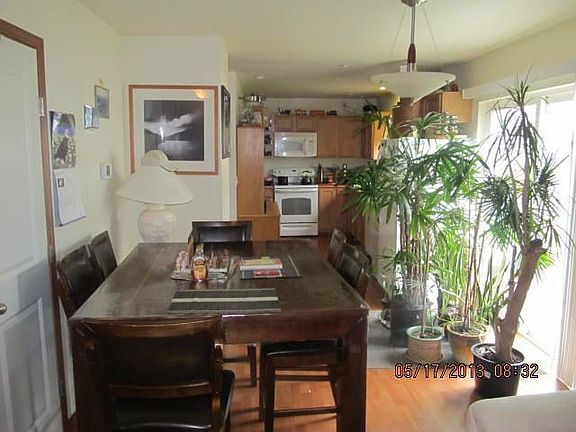 3rd image of 214 Sunset Dr