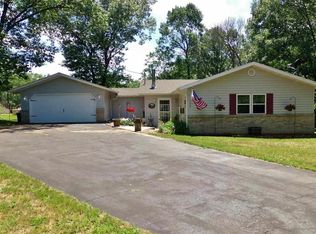 W8915 Hilltop Rd, Portage, WI 53901