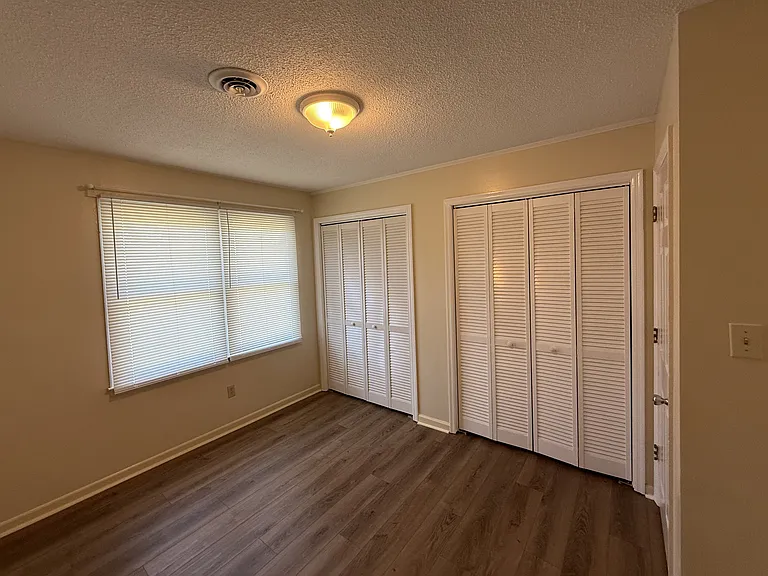 140 Sherman Dr — Photo 15