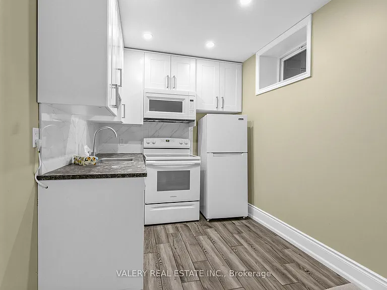 133 Meadowvale Dr #LOWER — Photo 3