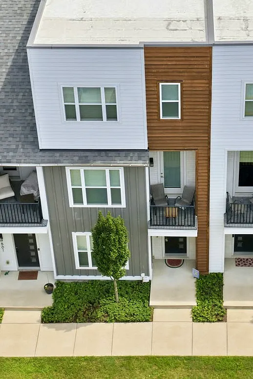 3 bed, 3.5 bath, 2234 sqft, $3,400 — Photo 3