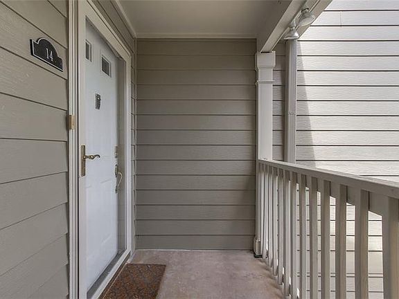 2nd image of 14 Lakes Edge Dr SE