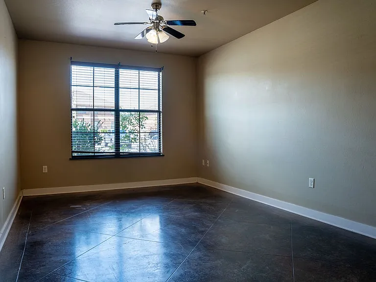 2400 MARKET PLAZA DRIVE — Photo 8