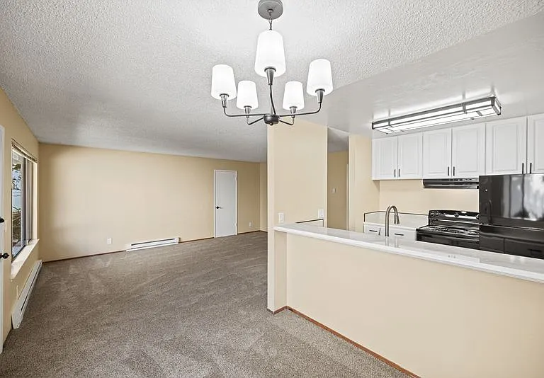 Park Plaza Apartments — Photo 28