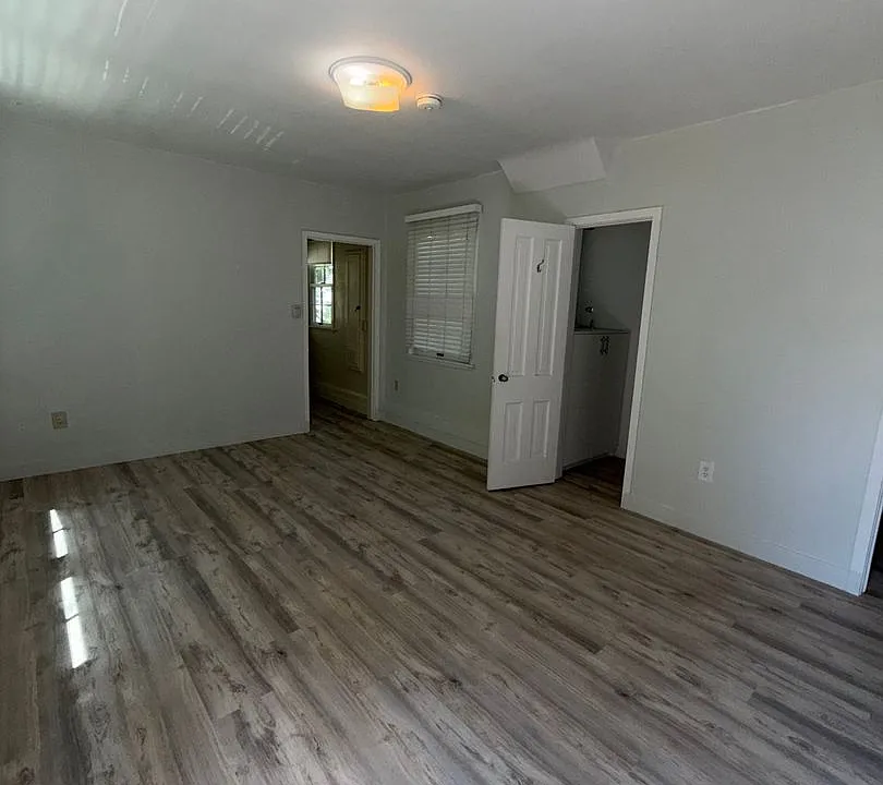 449 Midvale Ave