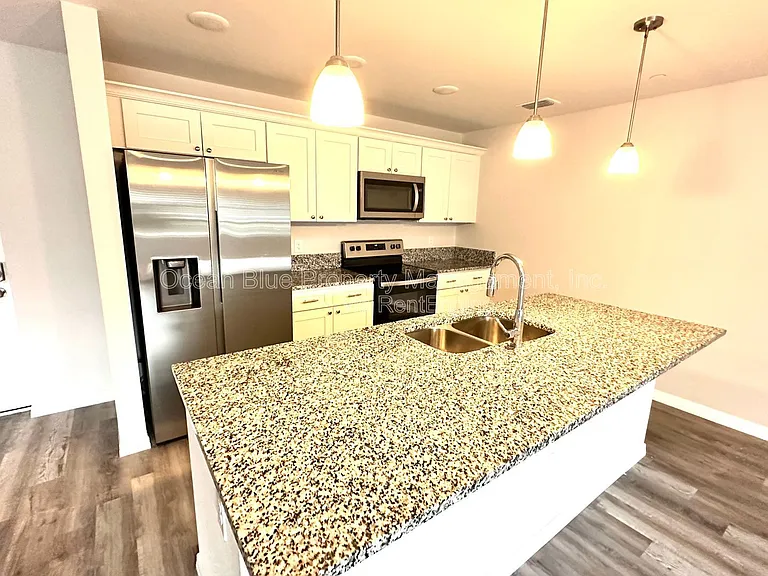 Royal Palms Apartments — Photo 17